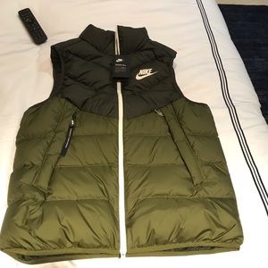 Nike, Vest